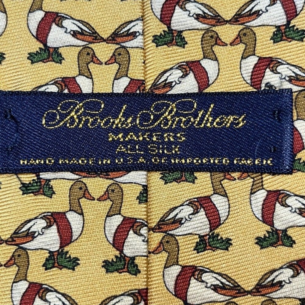 Brooks Brothers Men's Yellow Duck Mallards Print 100% Silk Necktie USA - Picture 3 of 4